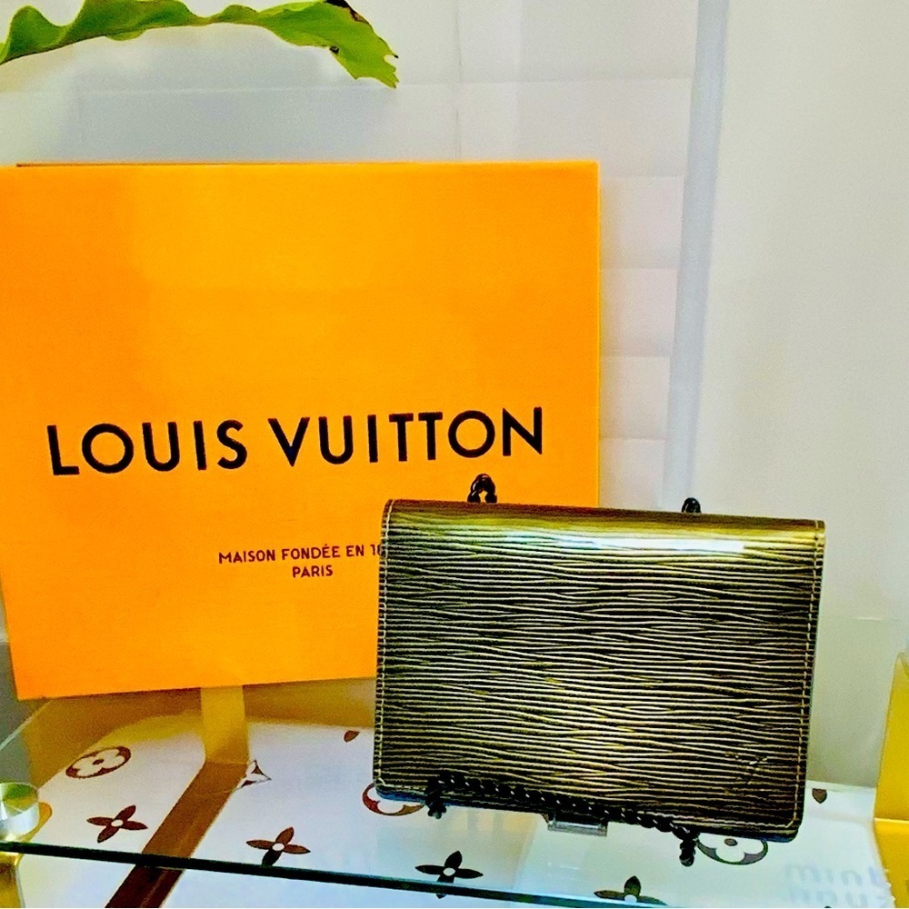 Louis Vuitton Authe EPI Leather with LV Box and Dust Bag